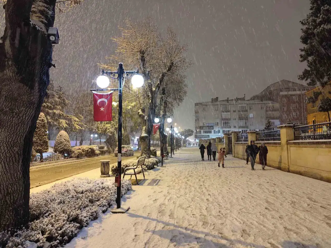 Beyaza Bürünen Kentte Vatandaşlar Karın Tadını Çıkardı