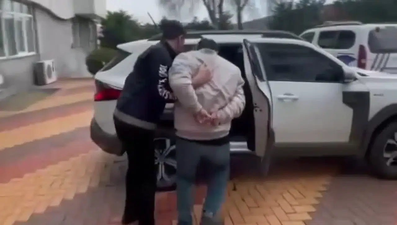 Beykoz’da Uyuşturucu Kokusu Gelen Konuta Operasyon: 2 Kişi Yakalandı