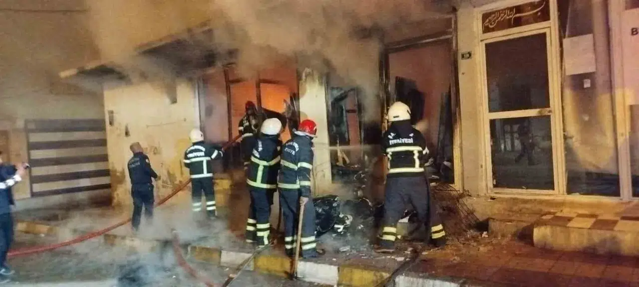 Bitişik 2 İşyerinde Yangın