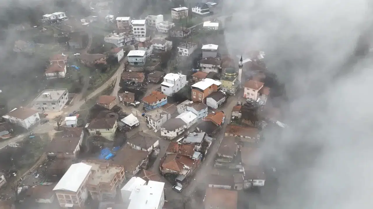 Bulutlar Ortasındaki Masalsı Köy