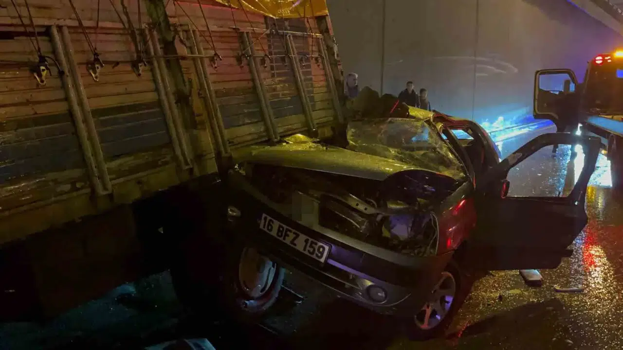 Bursa’da Alt Geçitte Zincirleme Kaza: 1 Meyyit, 1’i Ağır 4 Yaralı