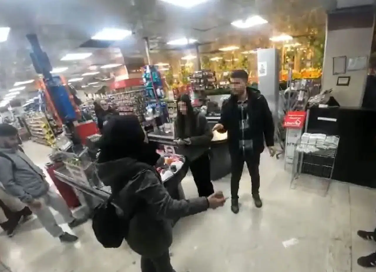 Çalışanlar Fişe Bakmak İstedi, Bayan "Ben Hırsız Mıyım?" Diyerek Hudut Krizi Geçirdi