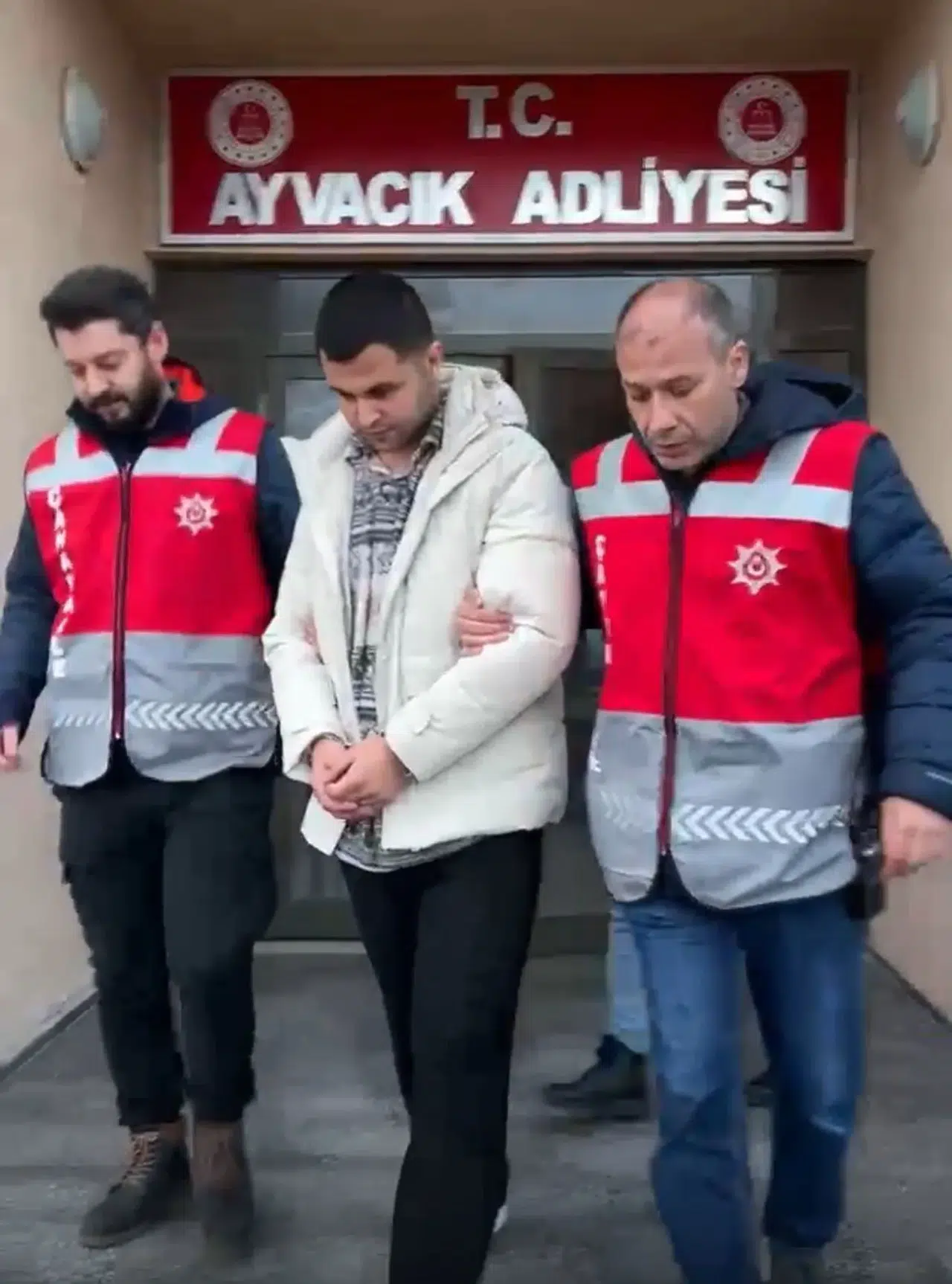 Çanakkale’de Telefon Dolandırıcıları Emekli Öğretmeni 25 Milyon TL Dolandırdı