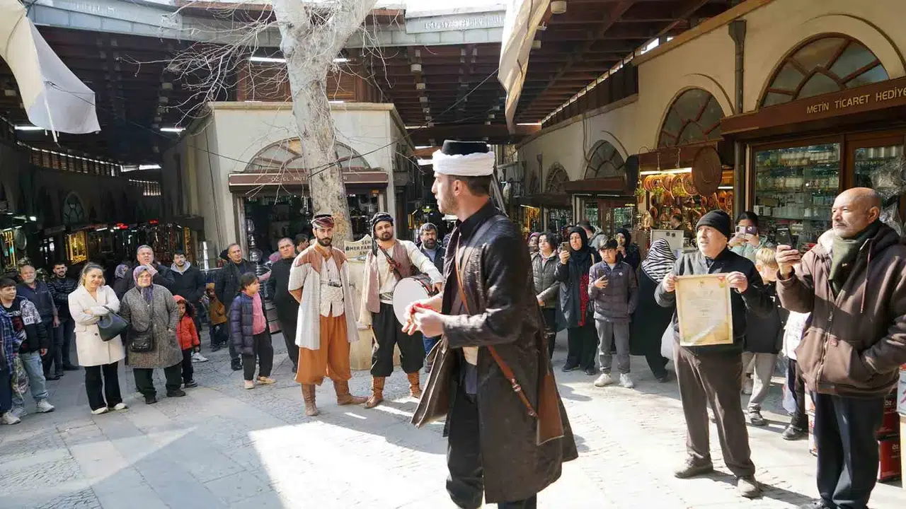 "Çat Kapı" Kurtuluş Tiyatrosu Kahramanmaraşlılarla Buluşuyor