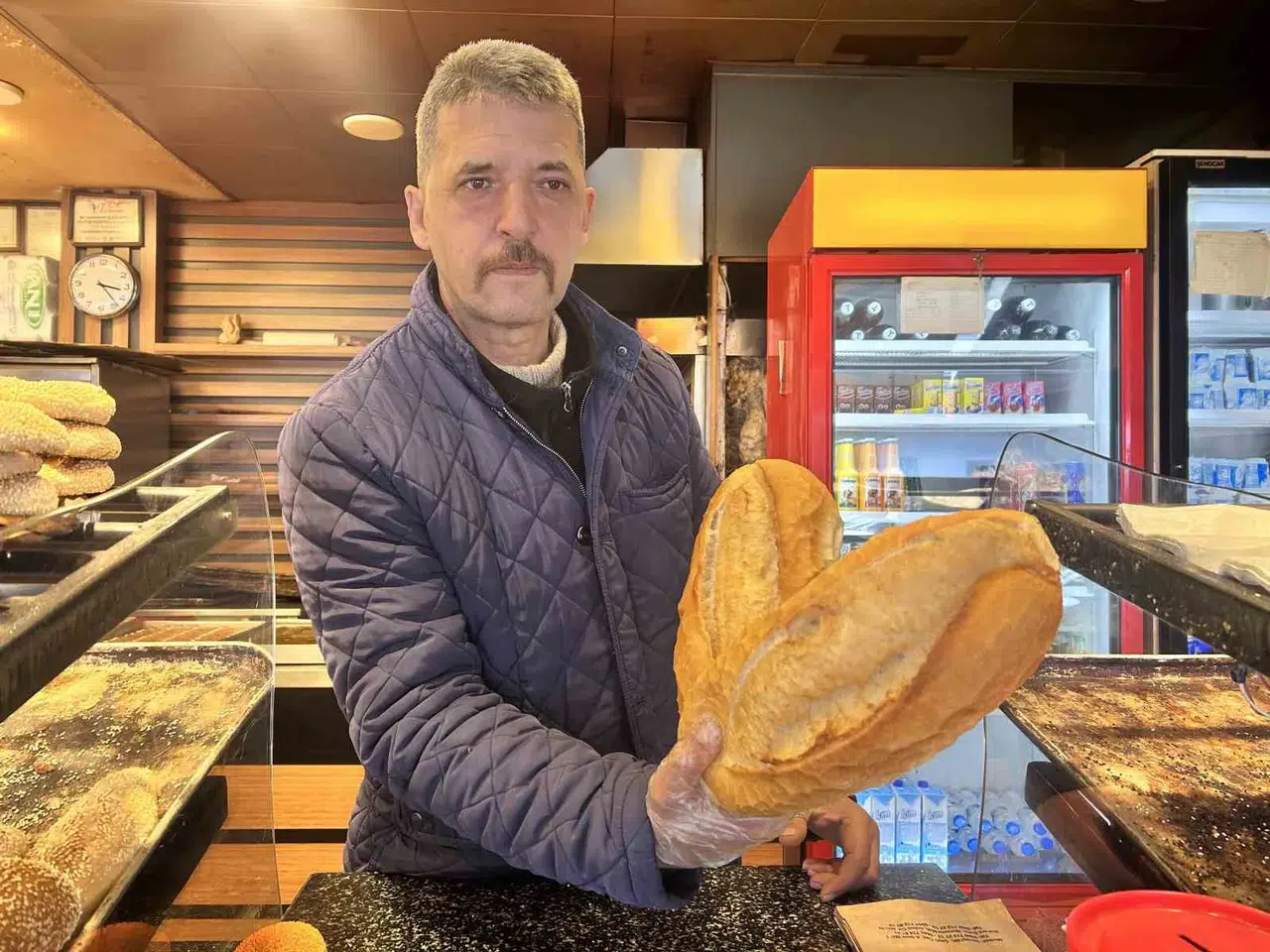 Dar Gelirlinin Dostu Esnaf, 200 Gram Ekmeği 7 Buçuk TL’ye Satıyor
