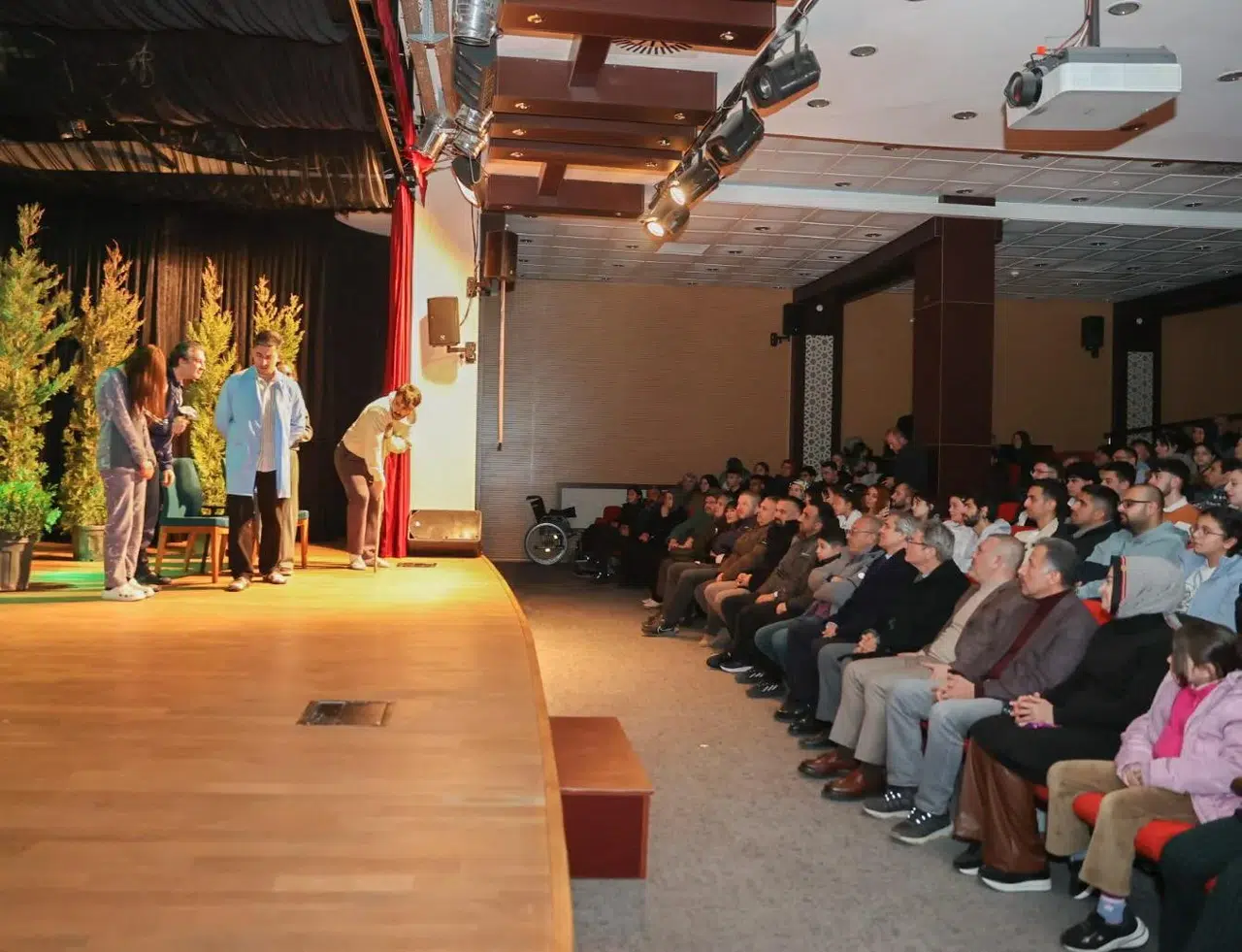 "Deliler Koğuşu" Tekrar Sahnede