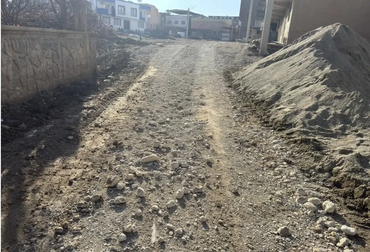 Dem Partili Belediye, Kullanılamaz Hale Getirdiği Yolun Tahlilini Kaya Modülleri Dökmekle Buldu