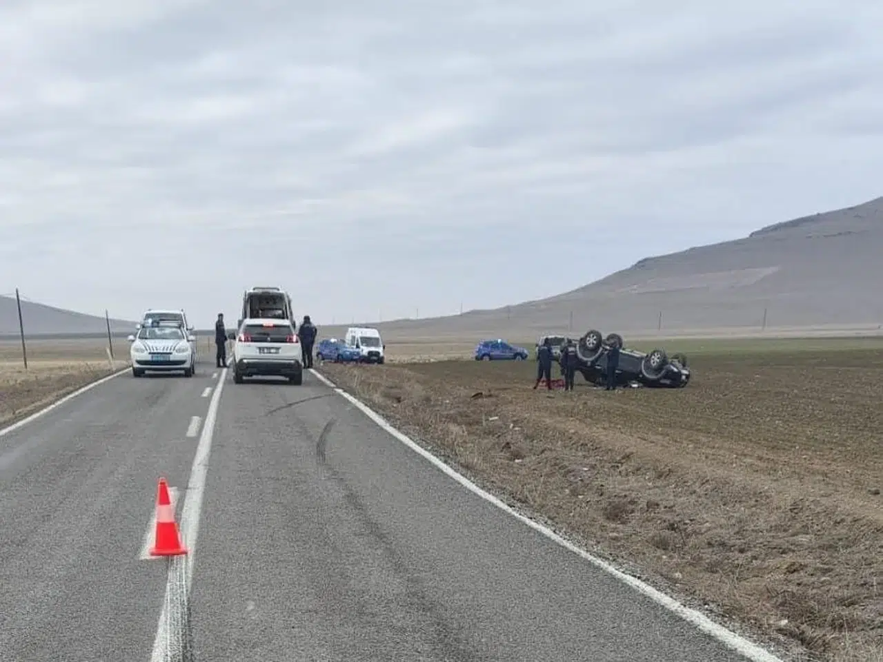 Denetimden Çıkan Pikap Takla Attı: 3 Yaralı