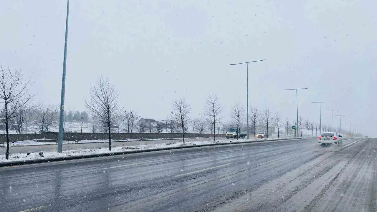 Diyarbakır’da Kar Yağışı Yerini Yağmura Bıraktı
