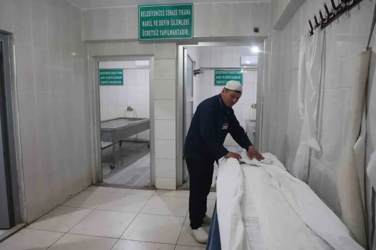 Diyarbakır’da Sarsıntıda Günde Ortalama 40 Cenaze Yıkayan Gassal Konuştu: "Manevi Bir Koku Vardı, Buna Şahit Olduk"