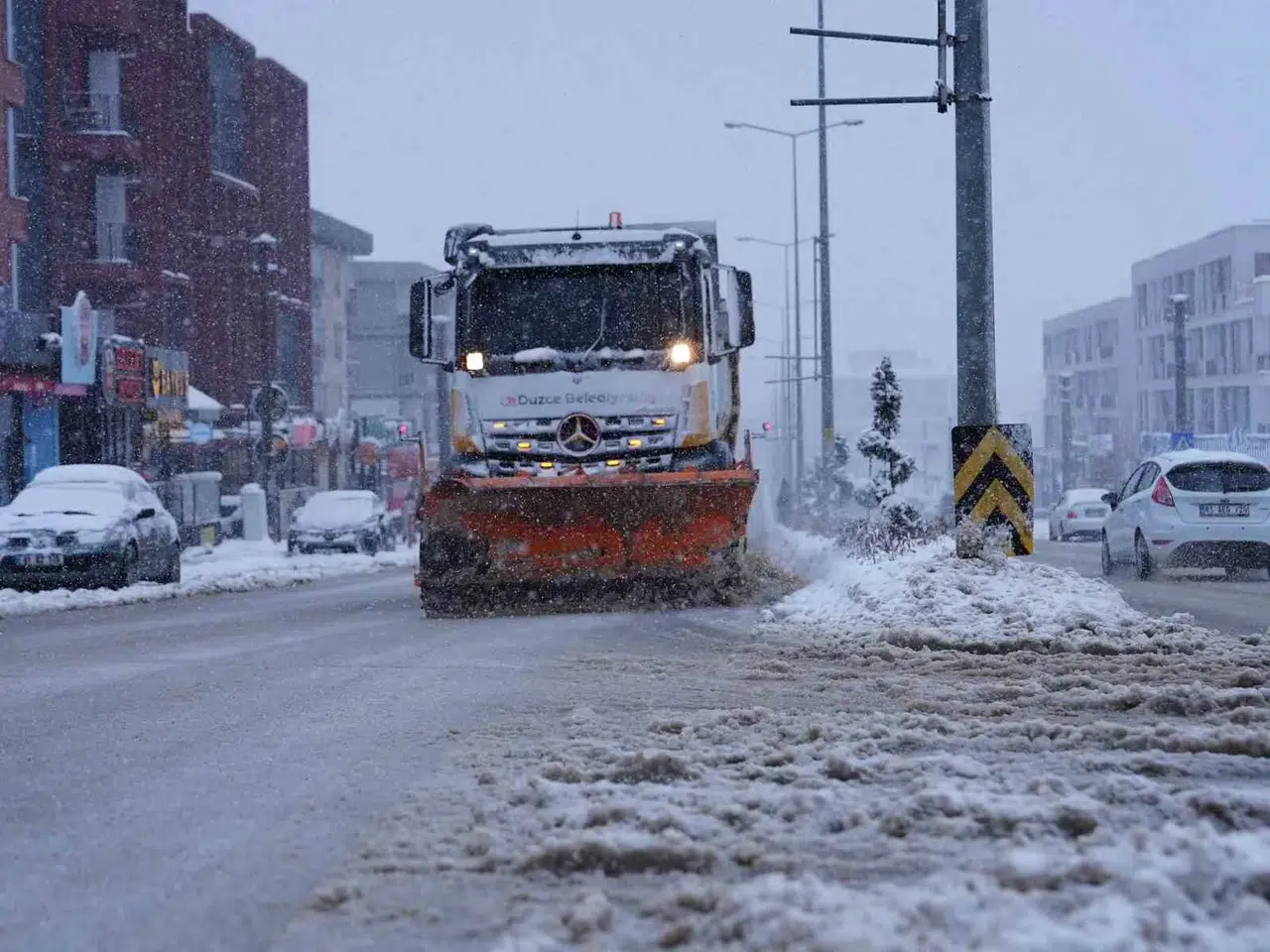 Düzce’de 148 İşçi, 53 Araç Aralıksız Çalışıyor