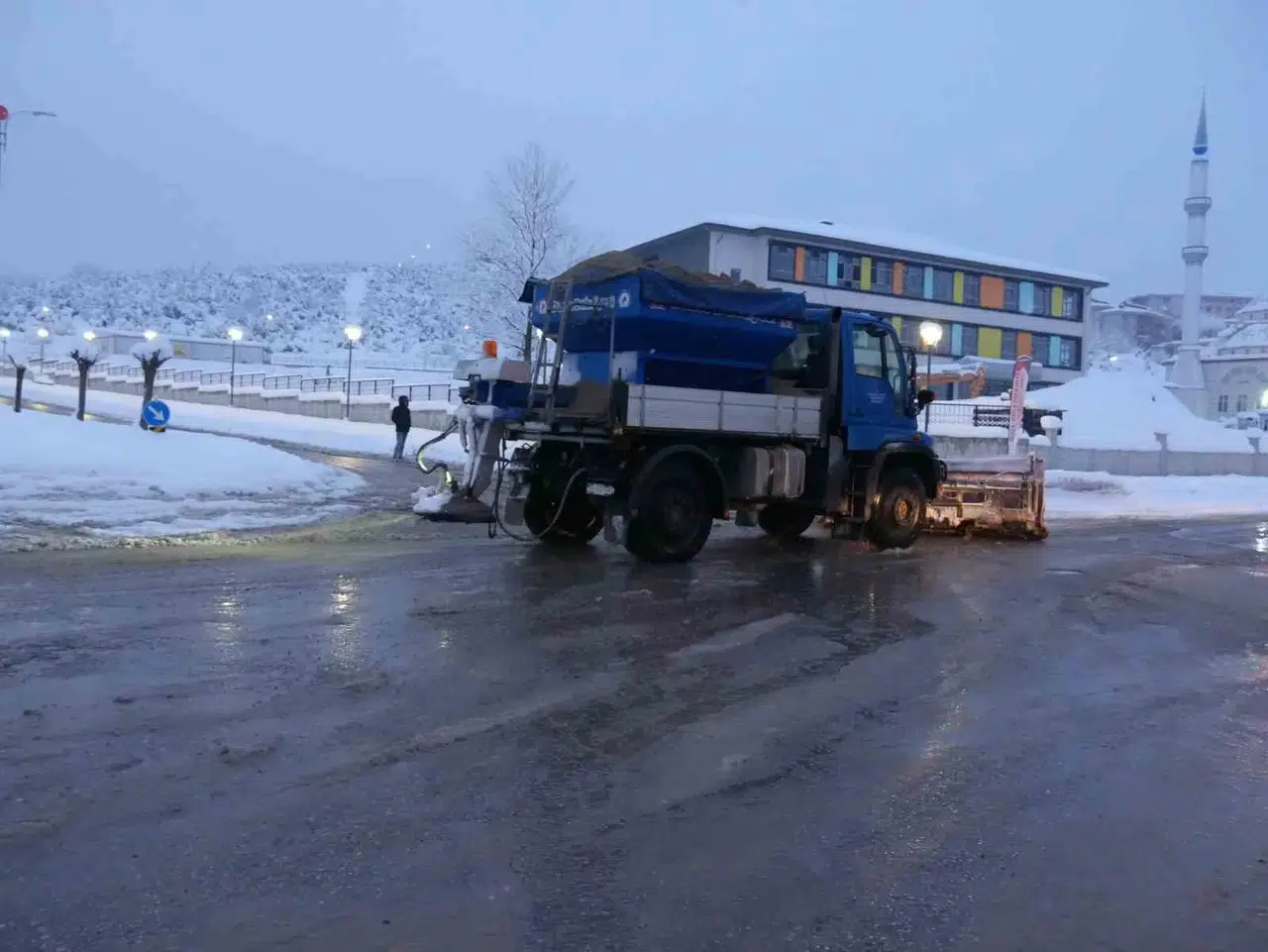 Düzce’de MSÜ Sınavı Öncesi Yollar Kardan Temizlendi