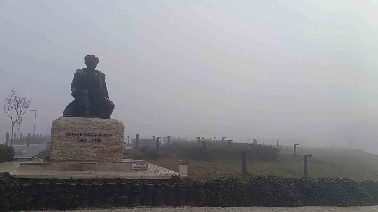 Edirne’de Sis Tesirli Oldu: Görüş Uzaklığı 50 Metrenin Altına Düştü
