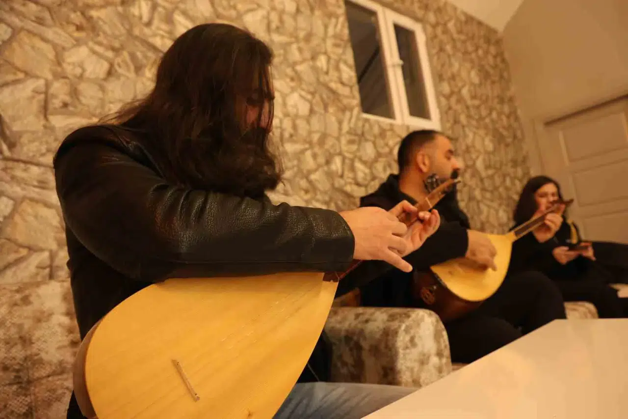 Elazığ’da 20 İstekli Öğretmenden "Fırat’ın Türküsü" Korosu: TRT Repertuvarındaki Eserler Seslendiriliyor