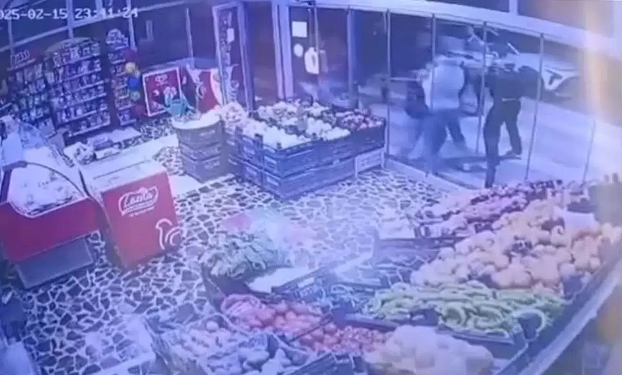 Elazığ’da Bıçaklı Arbede Güvenlik Kamerasına Yansıdı