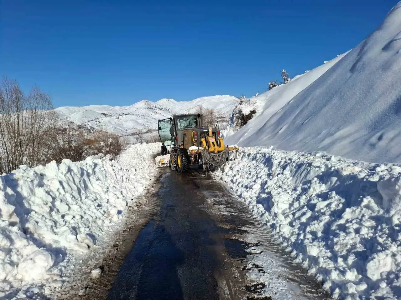 Elazığ’da Kapalı Köy Yollarının Açılması İçin Çalışmalar Sürüyor