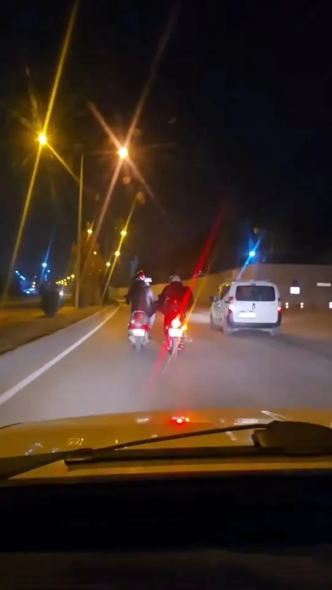 Elazığ’da Motosikletlilerin Tehlikeli Seyahati Kamerada