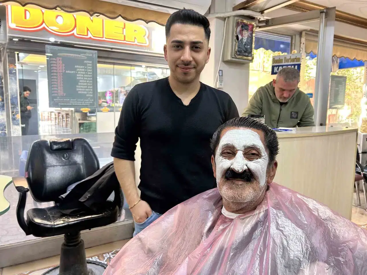Enflasyon ve Fahiş Fiyatlara Baş Tutan Berberde Saç Tıraşı 90 Tl
