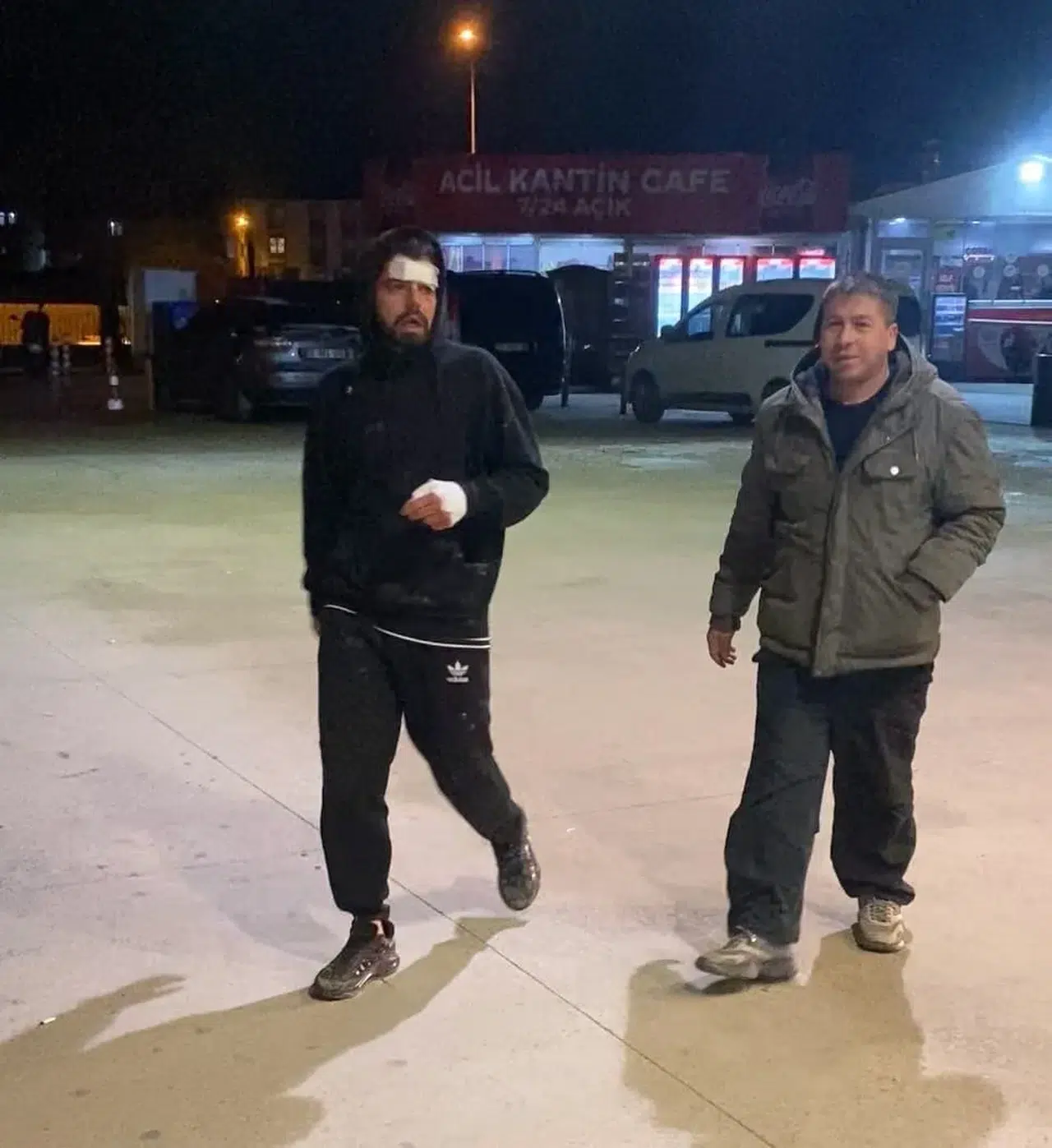 Evvel Bıçakla Yaraladılar, Sonra Tüfekle Tehdit Edip Gasp Ettiler