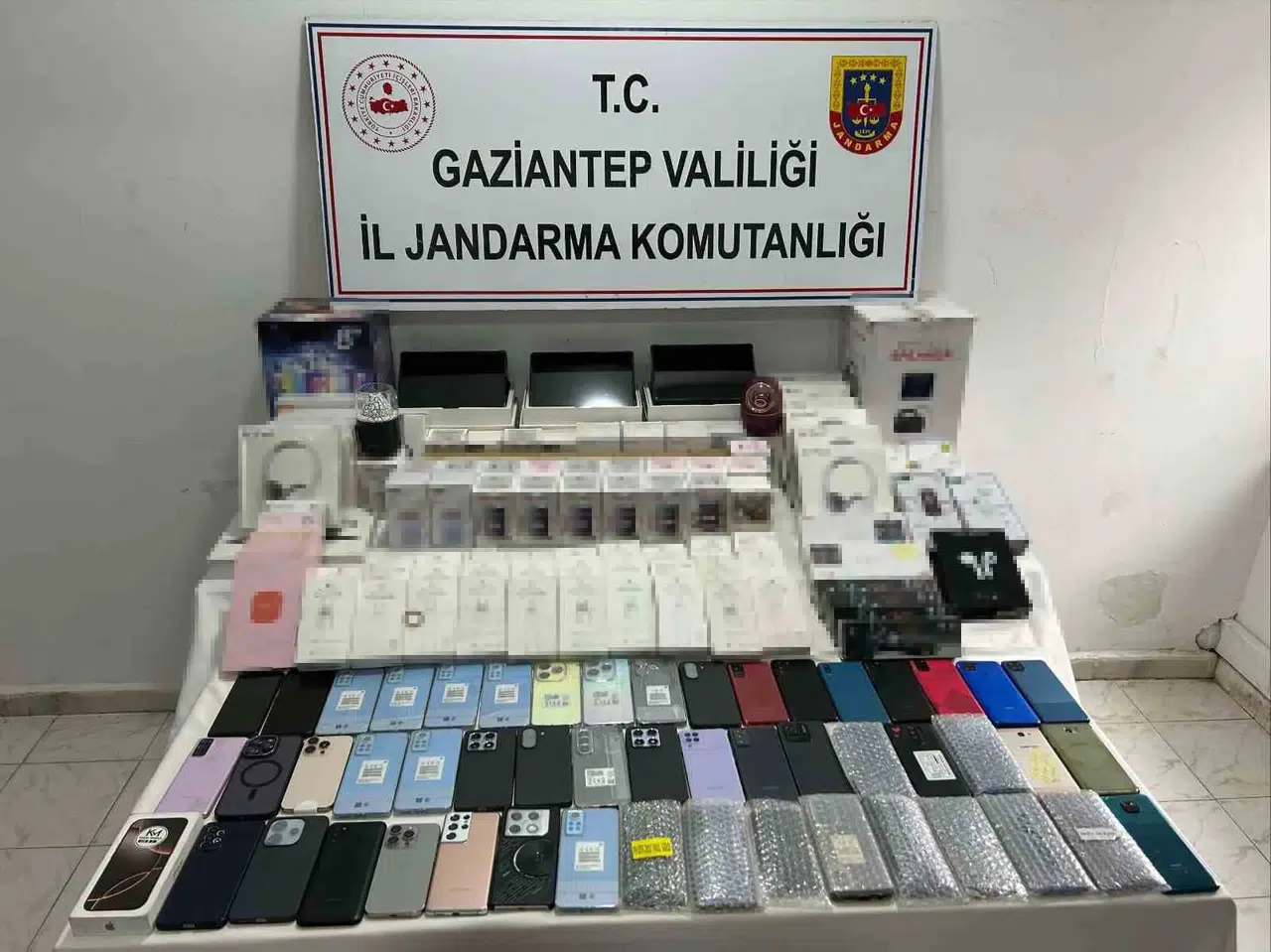 Gaziantep’te 3 Milyon TL Pahasında Kaçak Elektronik Eşya Ele Geçirildi: 3 Gözaltı