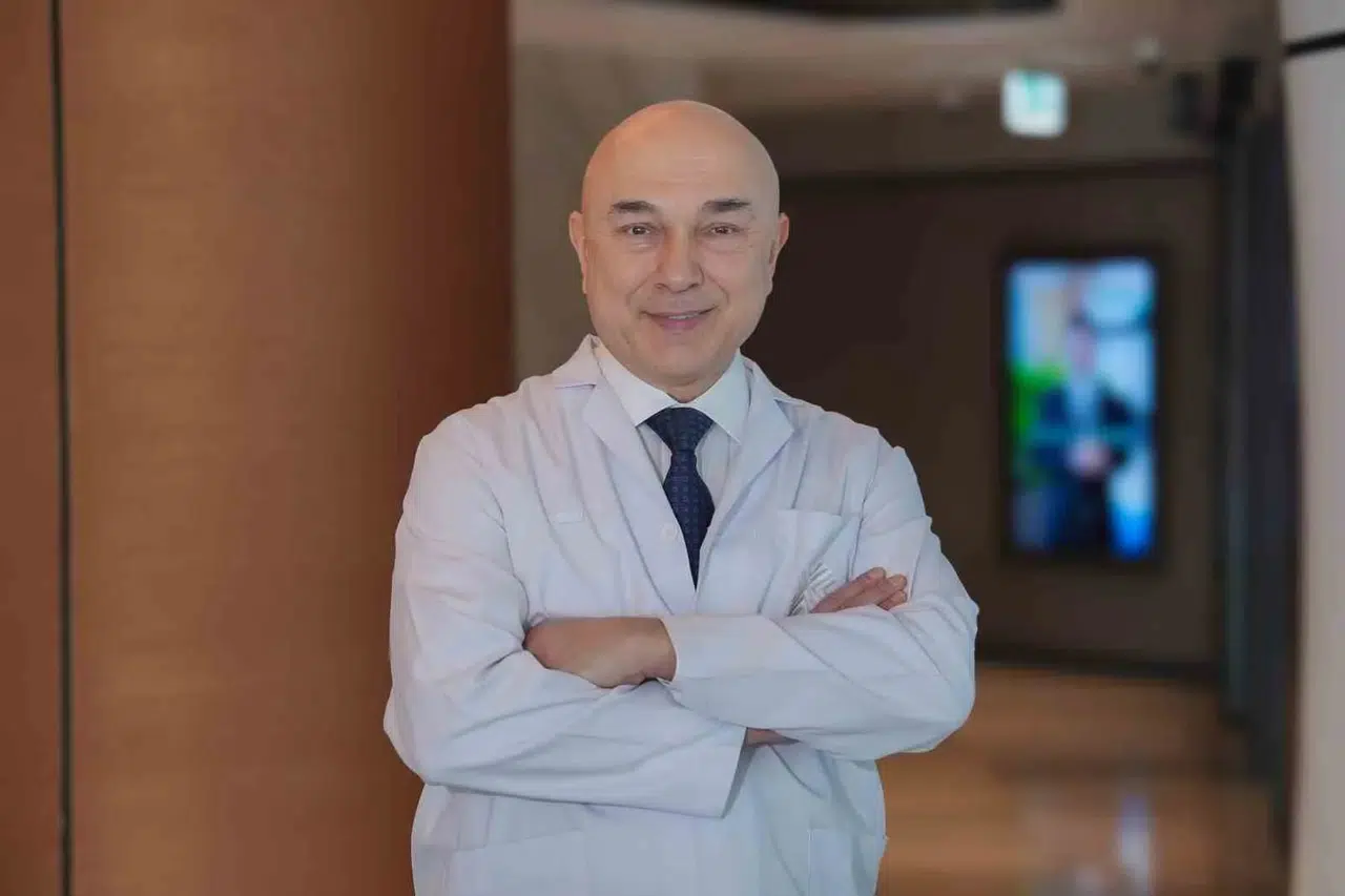 Guinness Rekortmeni Doç. Dr. Ali Zırh, 2 Bininci Ameliyatını Gerçekleştirdi