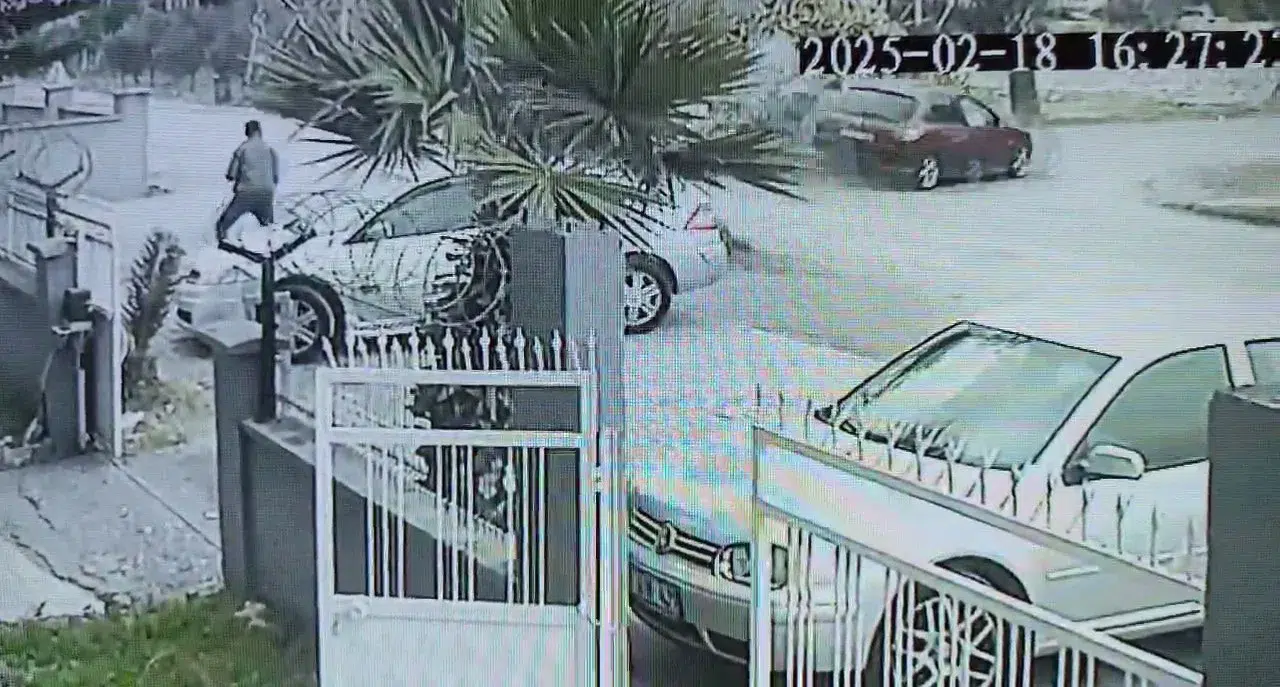 Hatay’da Hafif Ticari Araç Arabayla Çarpıştı: 1’i Ağır 3 Yaralı
