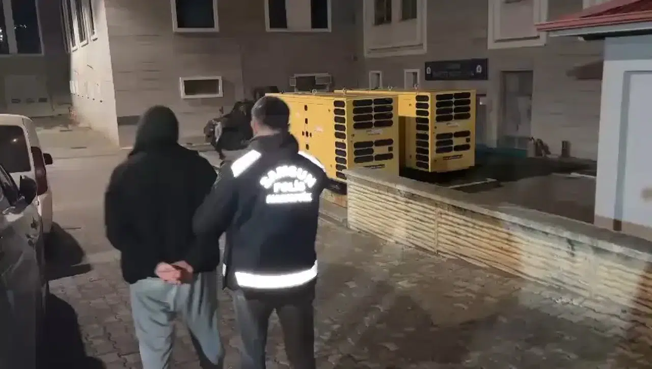 Hırsızlık Kabahatinden 10 Yıl Mahpus Cezasıyla Aranan Şahıs Uyuşturucuyla Yakalandı