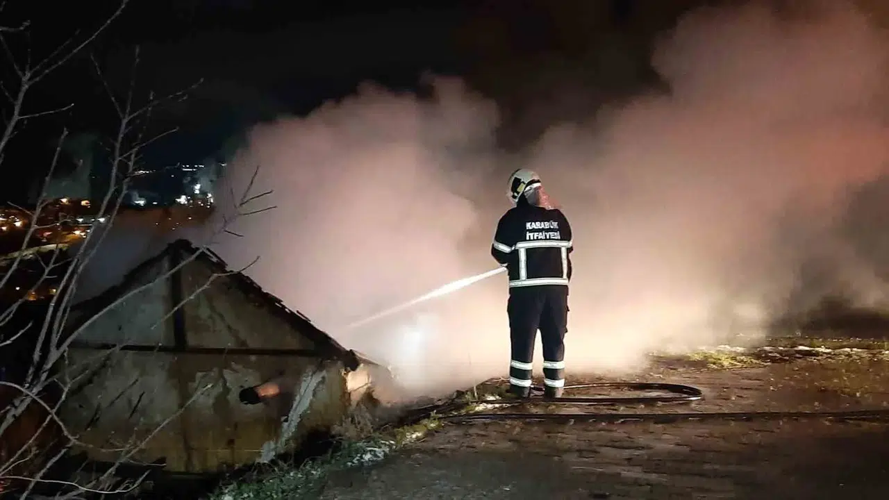 İki Katlı Mesken Alevlere Teslim Oldu