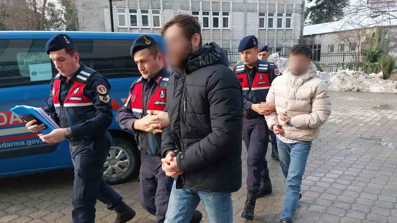 İkiz Kardeşler, 170 Bin 755 Adet Uyuşturucu Hapla Yakalandı