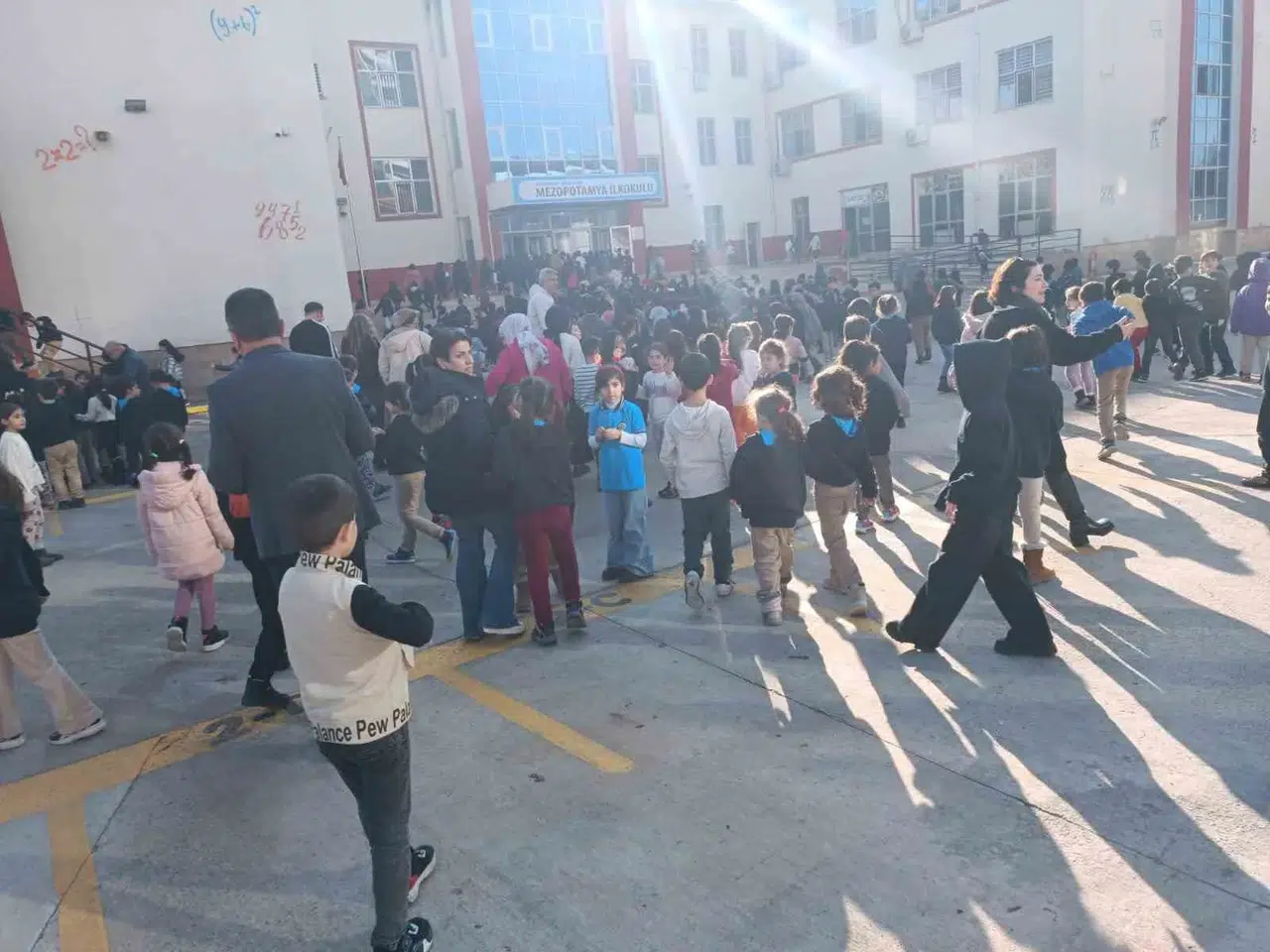 İlkokul Öğrencilerine Sarsıntı ve Yangın Tatbikatı