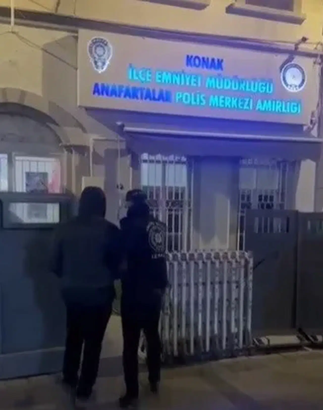 İzmir’de Haklarında Mutlaklaşmış Mahpus Cezası Bulunan 2 Şahıs Yakalandı