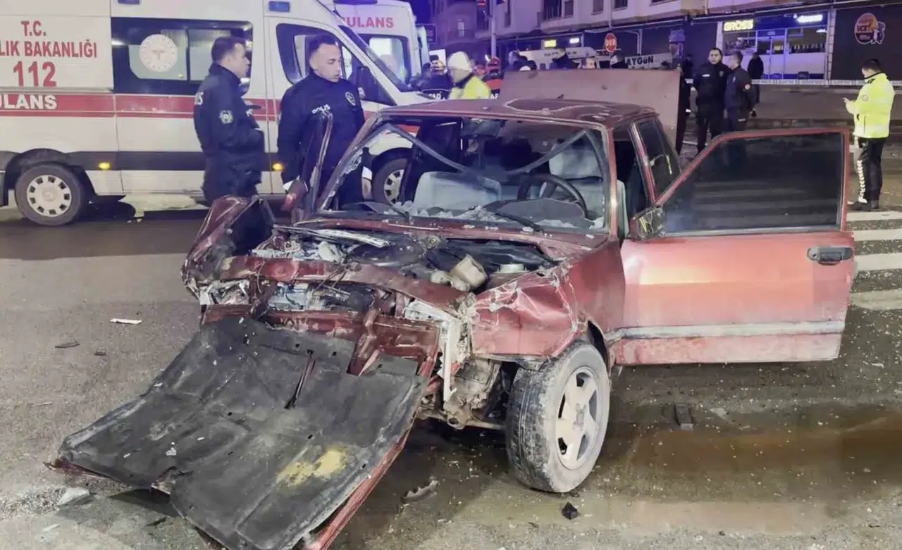 Kameraya Yansıyan Şüpheli-Polis Kovalamacası Kazayla Sonlandı: 1’i Ağır 5 Yaralı
