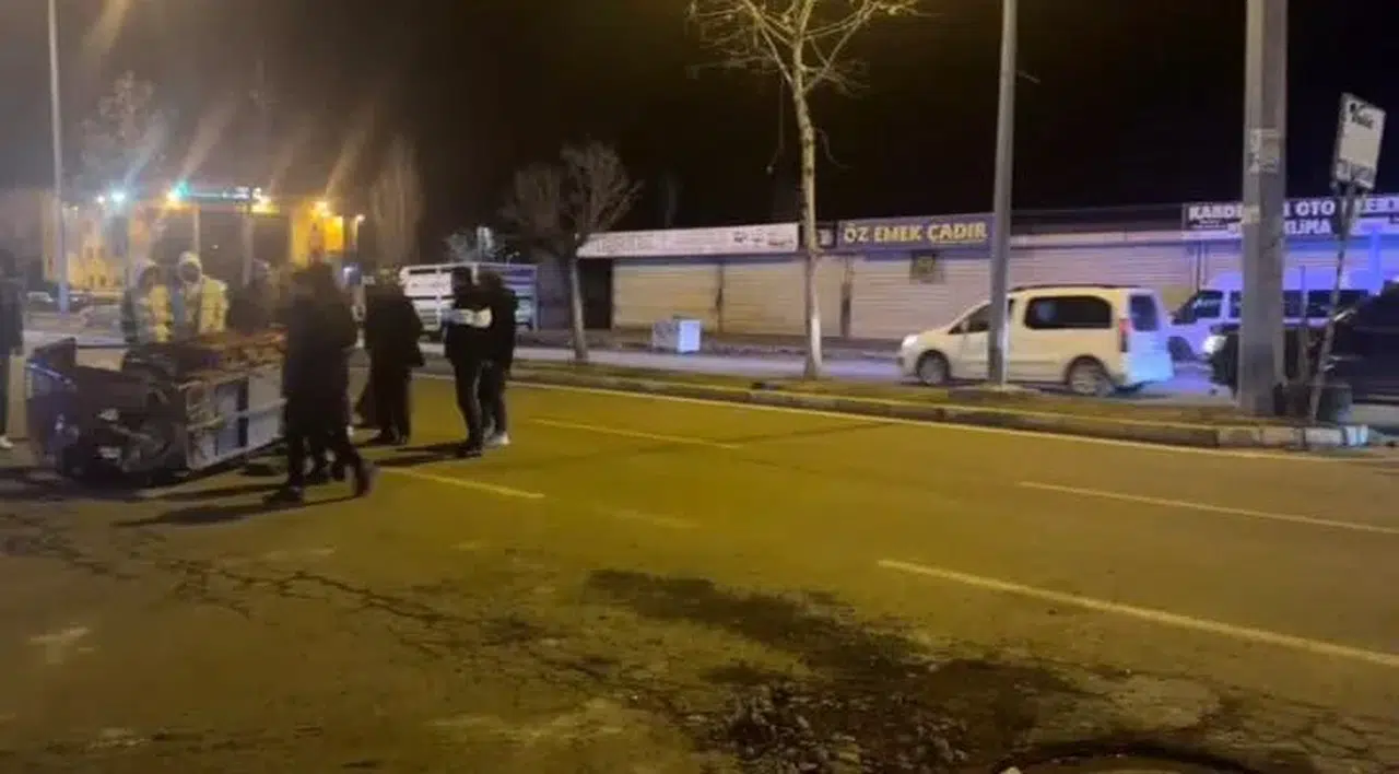 Kamyonet ile Motosiklet Çarpıştı: 1yaralı
