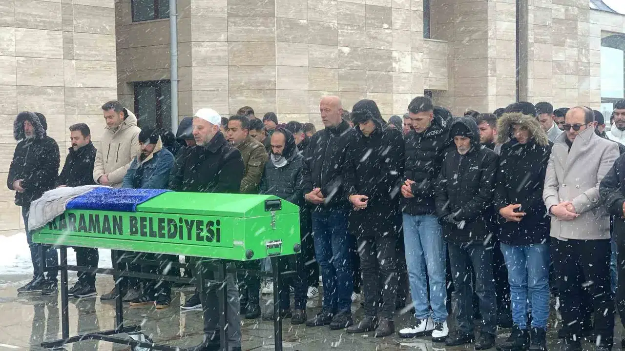Karaman’da Bıçaklı Hengamede Hayatını Kaybeden Genç Toprağa Verildi
