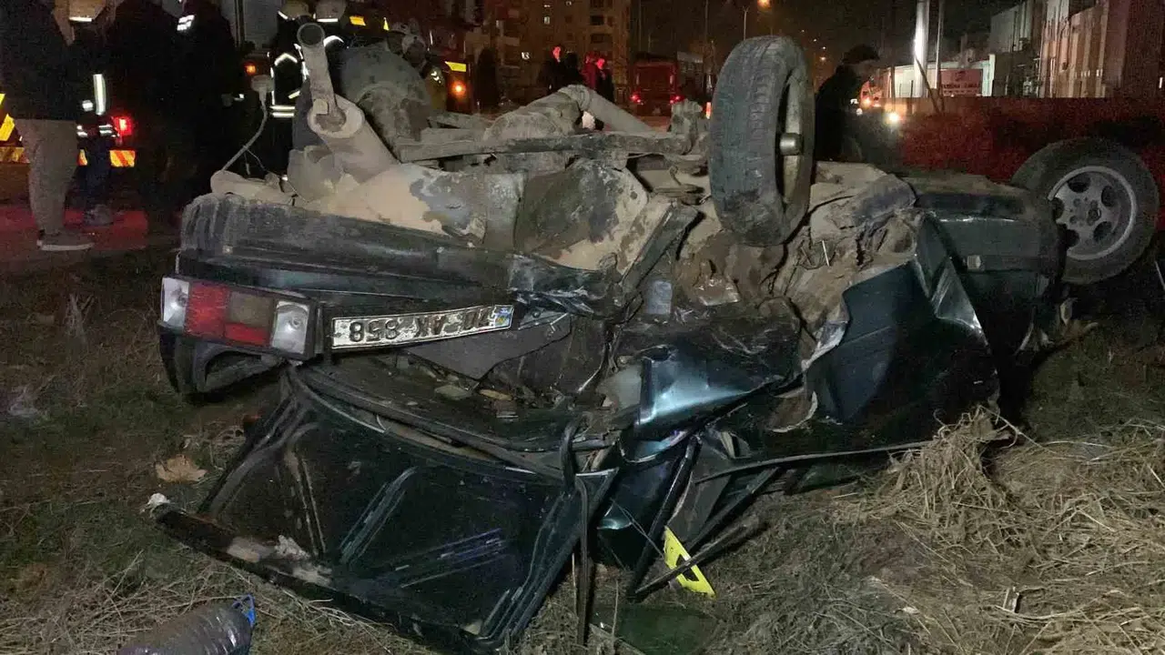 Karaman’da Tofaş Arabanın Hurda Yığınına Döndüğü Kazada 2 Kişi Yaralandı