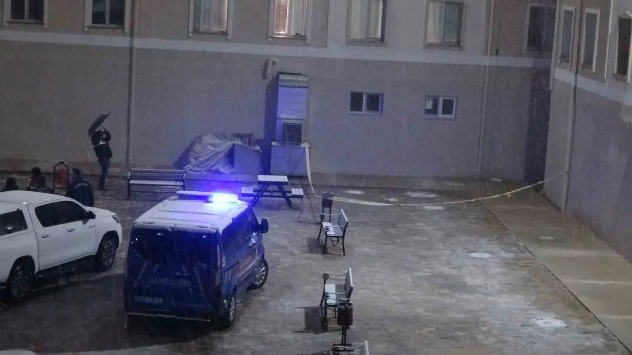 Kastamonu’da 8’inci Kattan Düşen Genç Hayatını Kaybetti