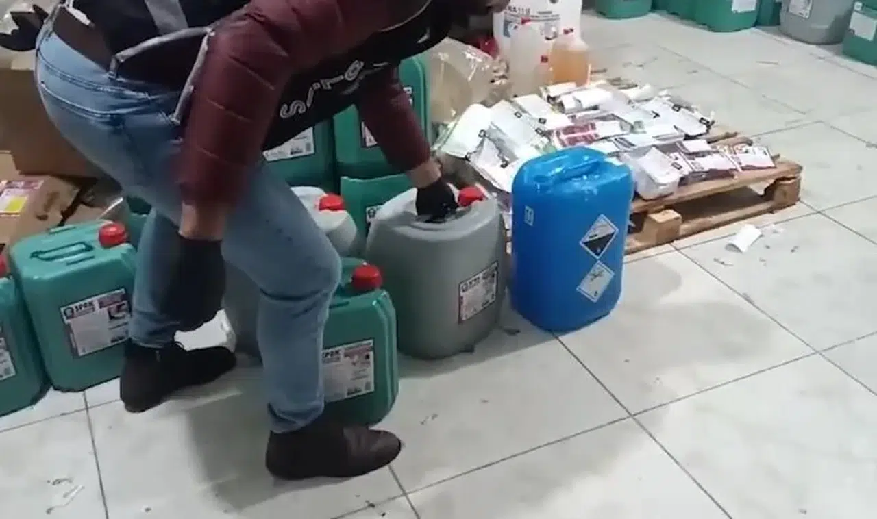 Kayseri’de Tonlarca Düzmece Parfüm ve Deterjan Ele Geçirildi