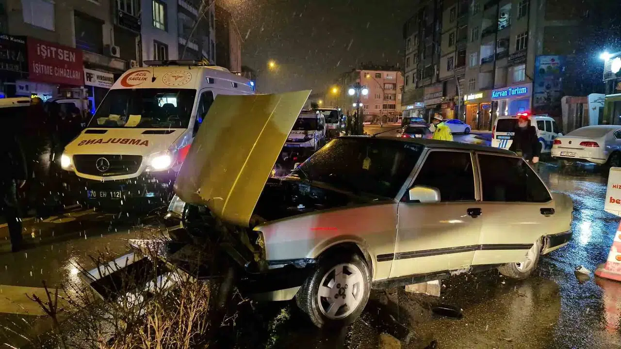 Kaza Yapan Alkollü Şoför, Bindirildiği Grup Otosunda Silahla Kendini Vurdu