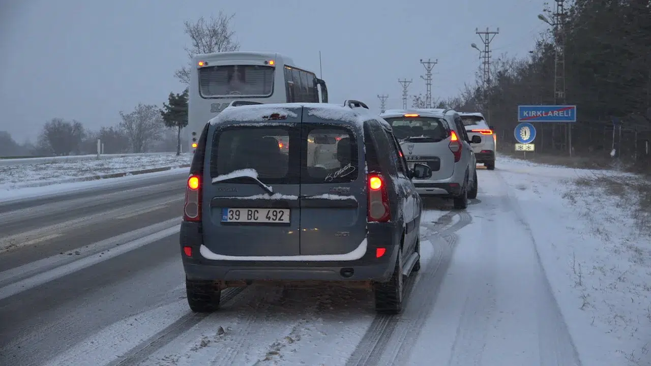 Kırklareli’nde Kar Yağışı Tesirli Oluyor