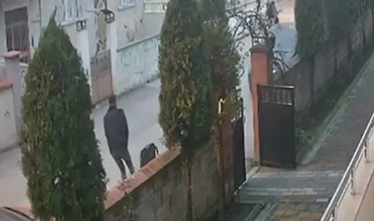Kızların Yanından Geçerken Ateş Açan Magandayı Çöp Atmak İçin Konutundan Çıkan Jandarma Yakaladı
