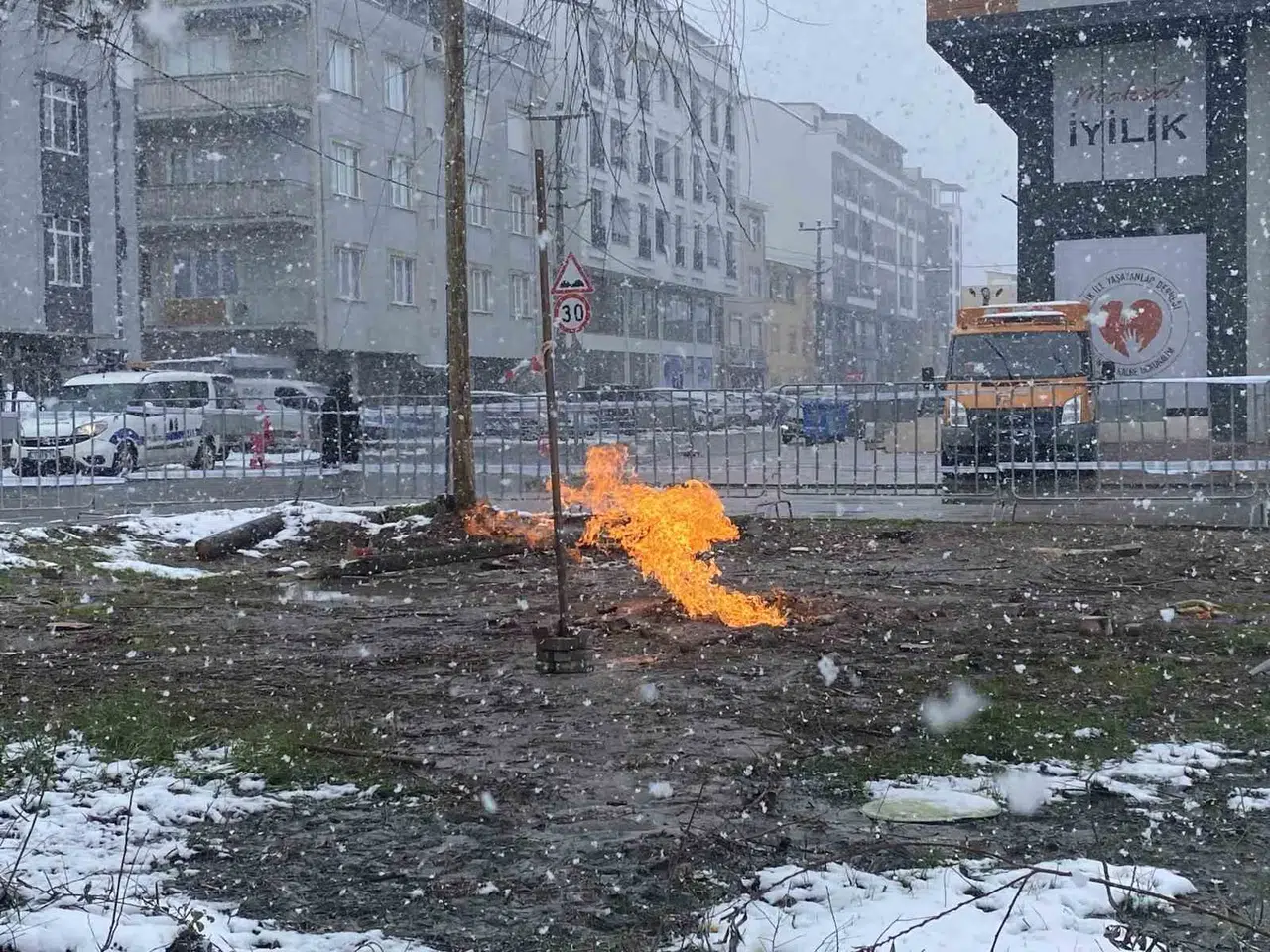 Kocaeli’deki Metan Gazı Yangını 5. Gününde, Takımlar Bölgede Nöbet Tutuyor