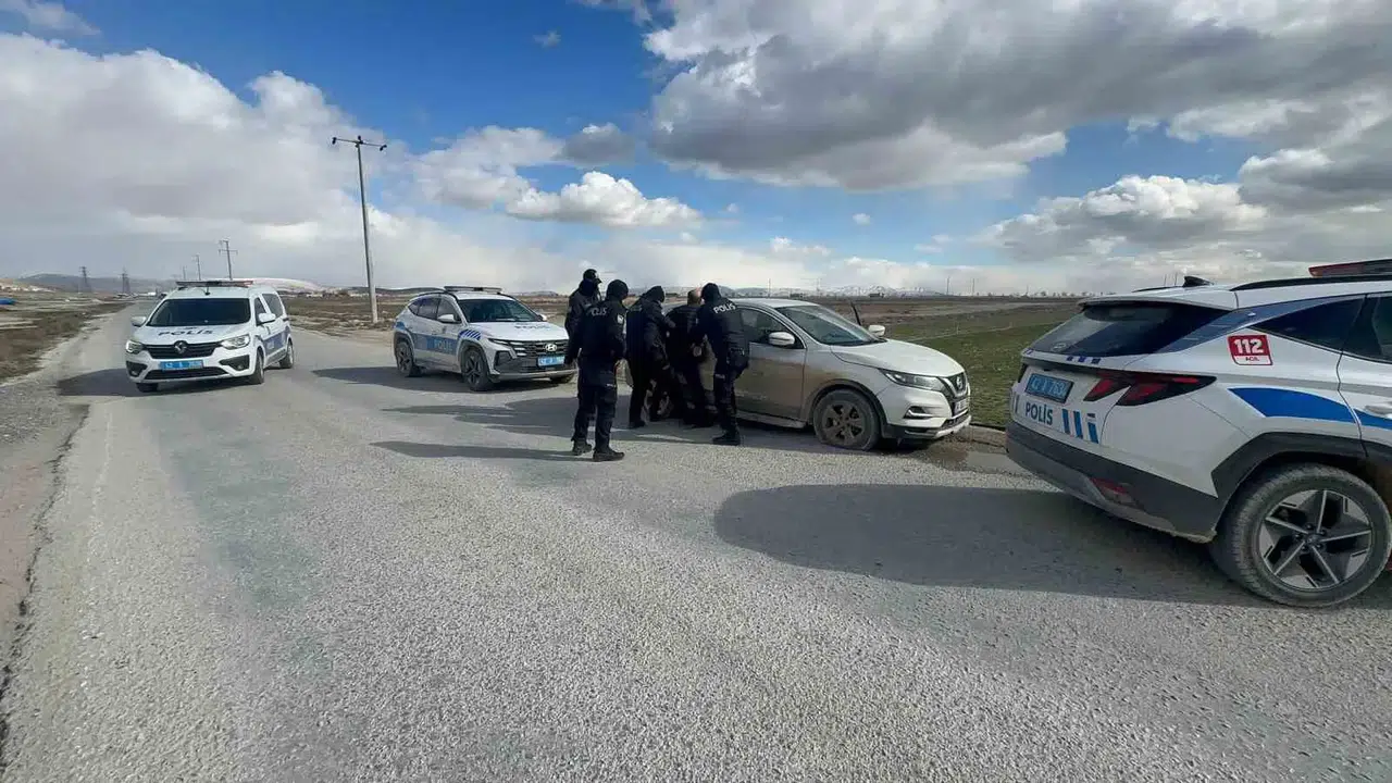 Konya’da Polisten Kaçan Kuşkulu Kovalamaca Sonucu Yakalandı