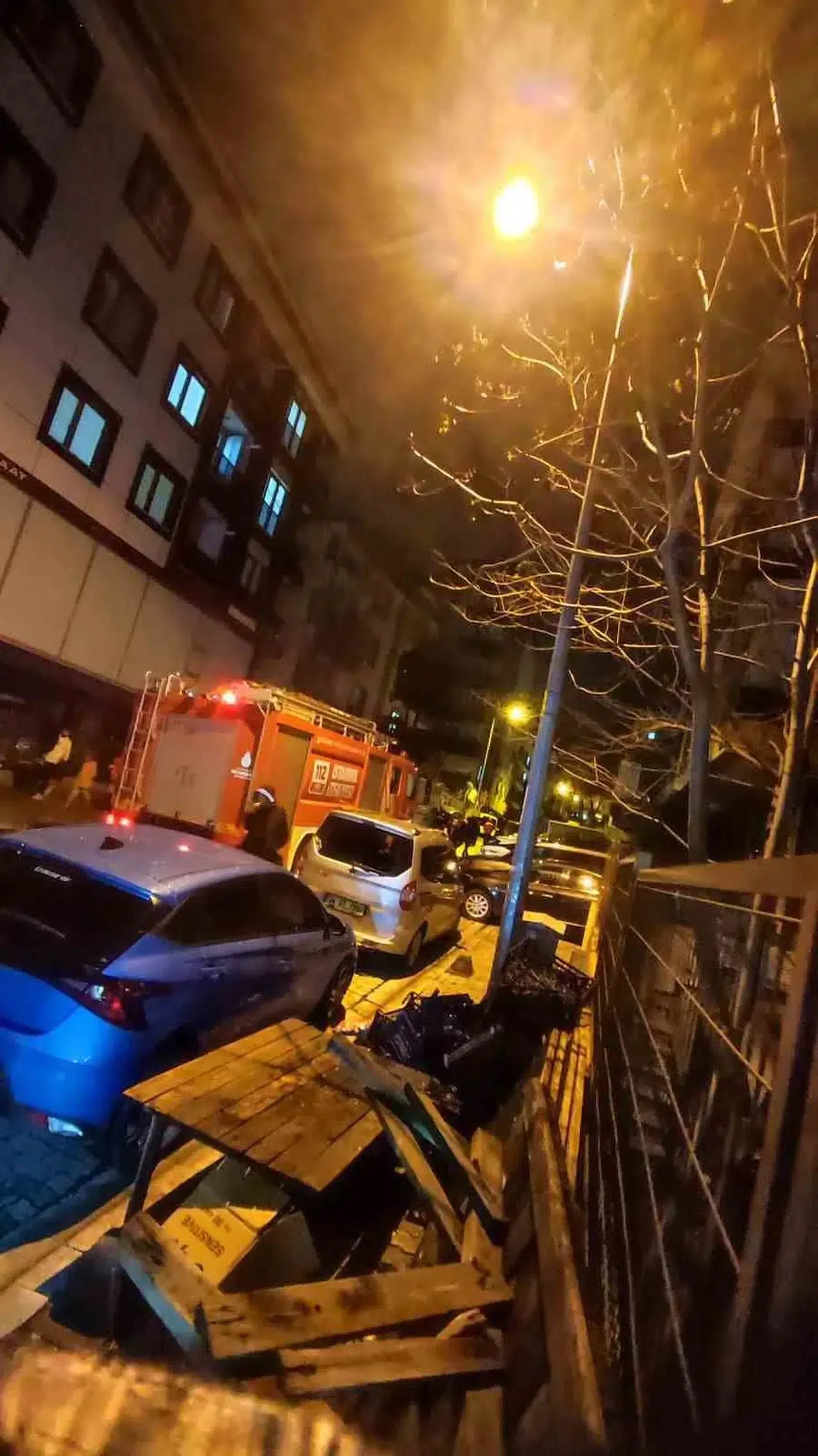 Küçükçekmece’de Binadan Çatlama Sesi Geldi, Vatandaşlar Tahliye Edildi