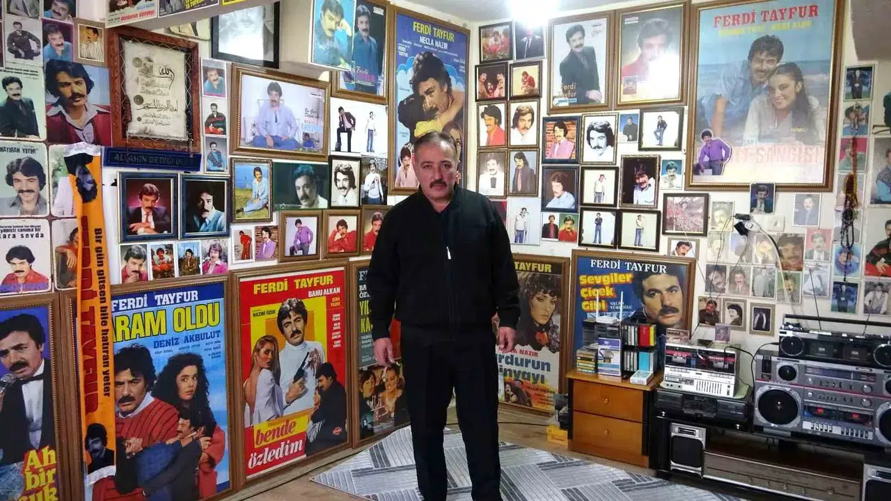 Kütahyalı Taksi Sürücüsü Meskenini Adeta ’Ferdi Tayfur Müzesi’ne Çevirdi