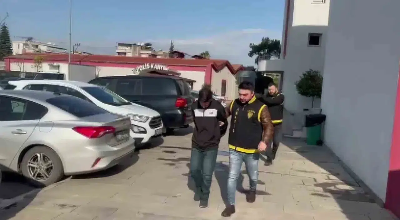 Kuyumcu Soyup İmitasyon Eser Çalan Hırsızlar Polisten Kaçamadı