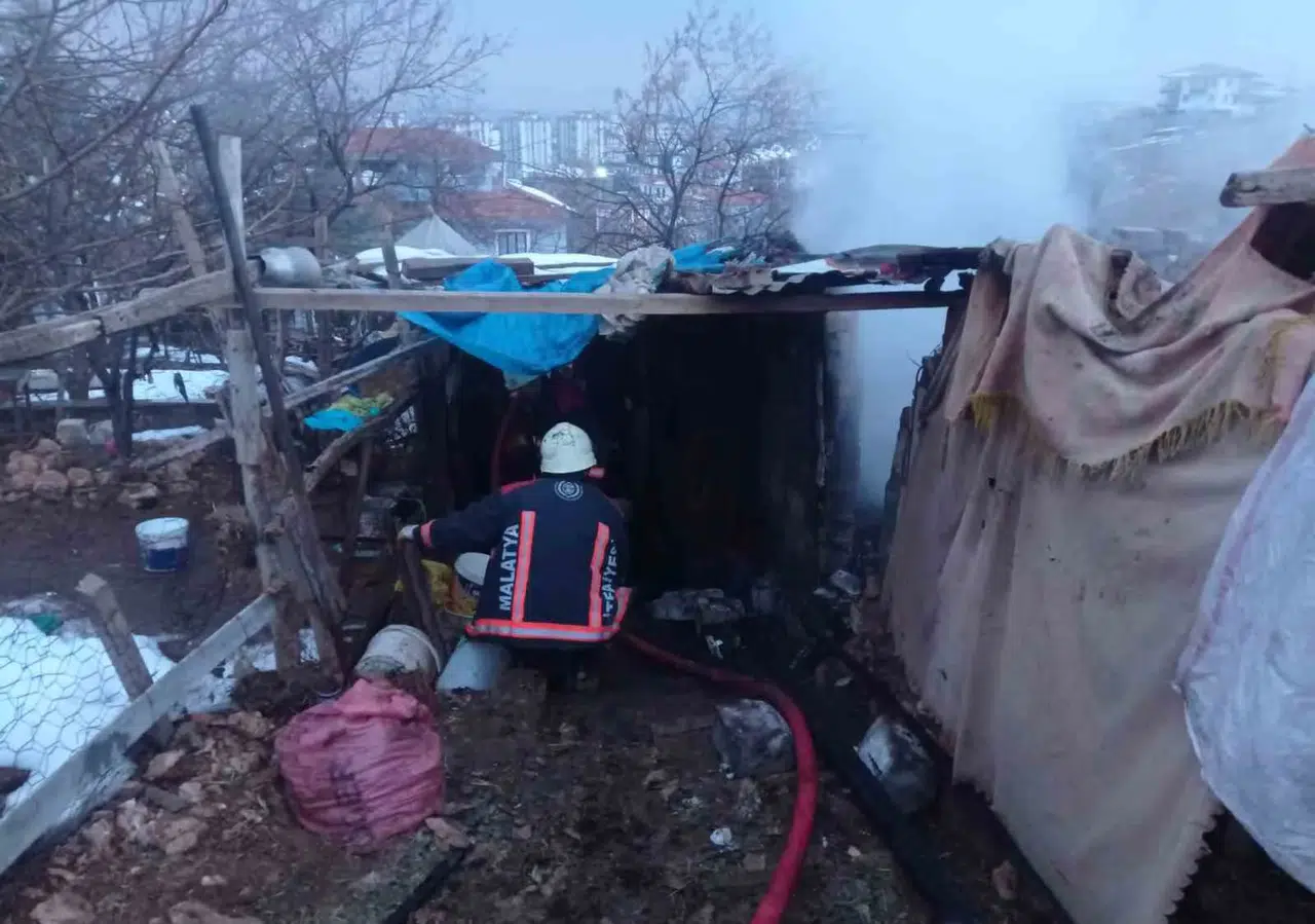 Malatya’da Ahır Yangınında 25 Küçükbaş Hayvan Telef Oldu
