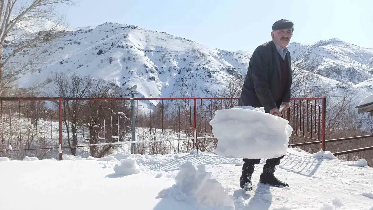 Malatya’da Kar Kalınlığı 1 Metreyi Geçti, Şiddetli Gayret Dronla Görüntülendi