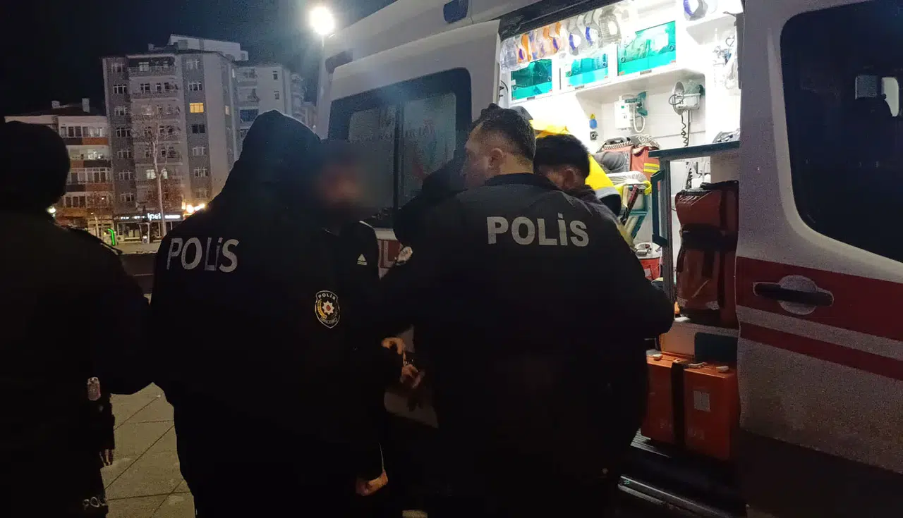 Meydanda Bıçaklı Kavga, Yaralılar Var