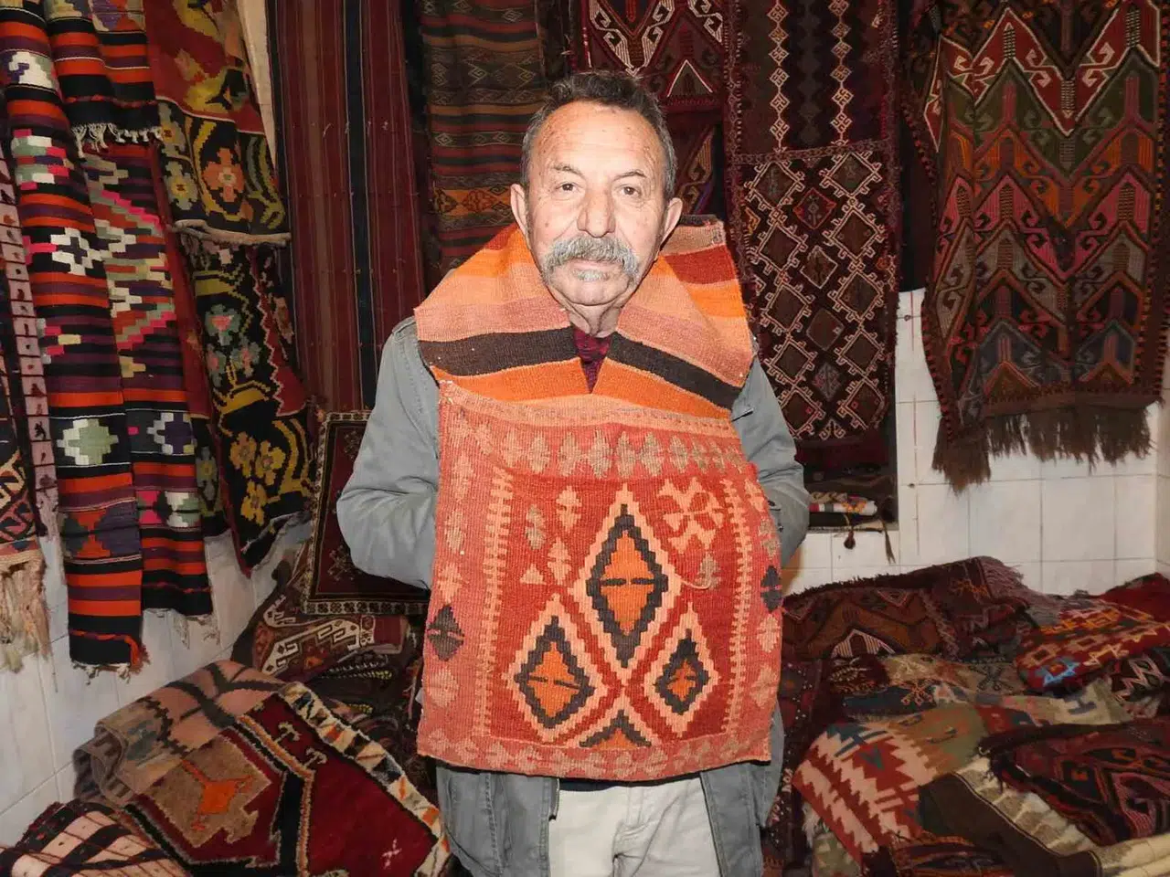 Motifli Halı ve Kilimlere Olan Merak Koleksiyona Dönüştü