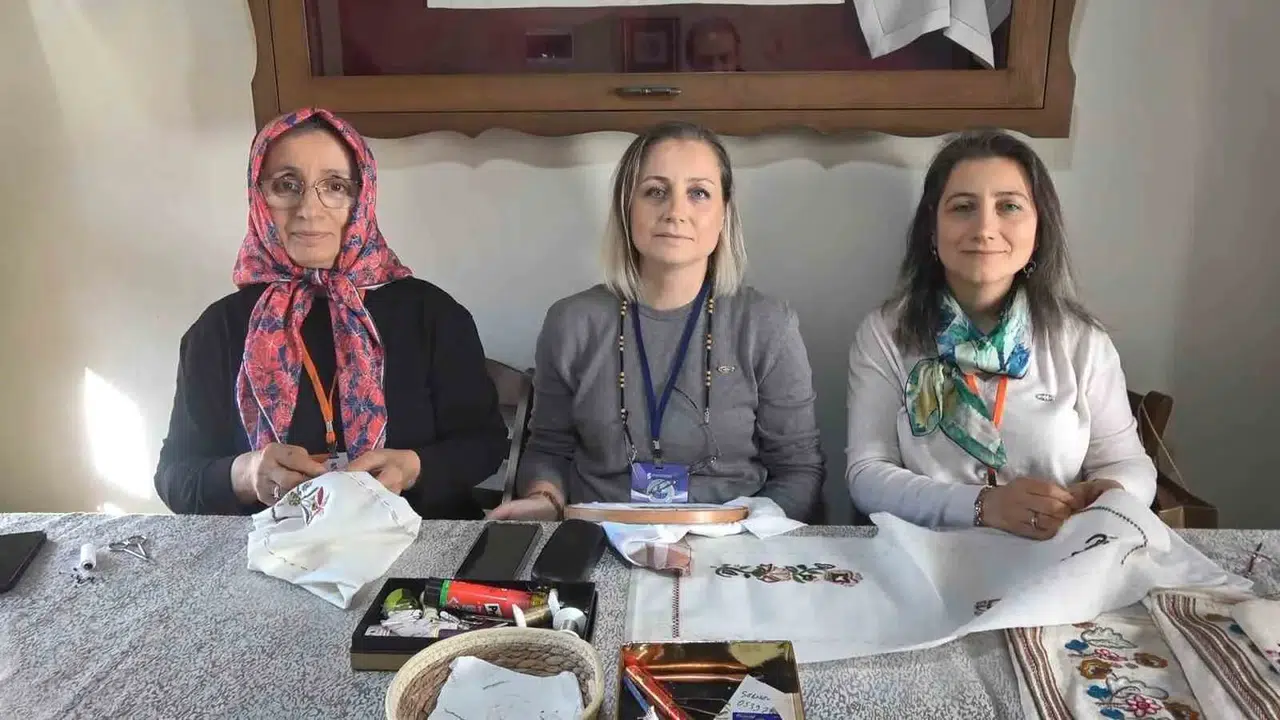Öğrencileri Ortasında Annesi ve Ablası da Bulunuyor